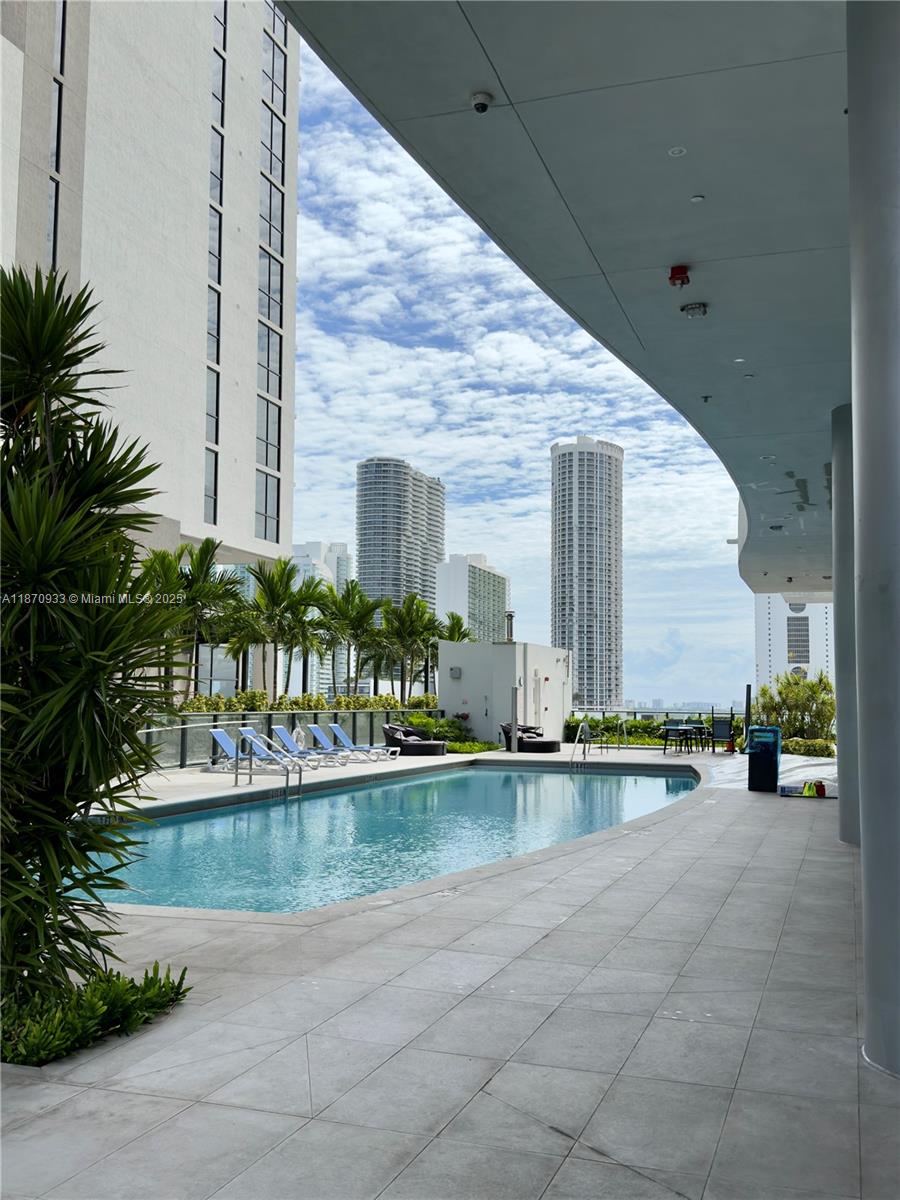 CANVAS CONDO - Residential Lease