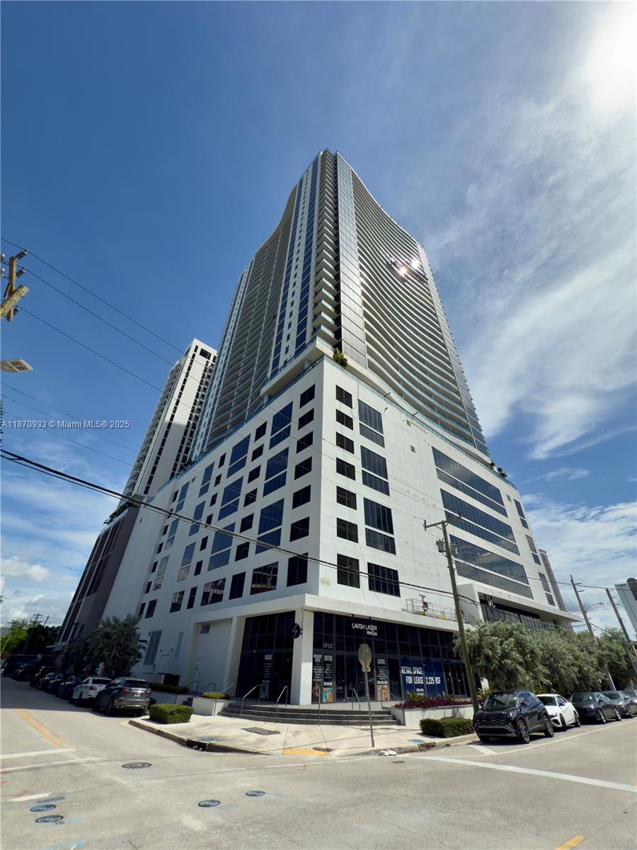 CANVAS CONDO - Residential Lease