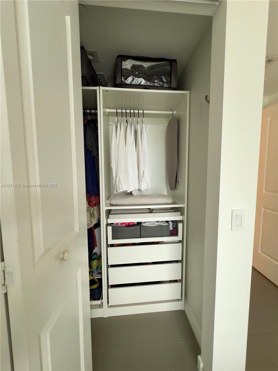 CANVAS CONDO - Residential Lease