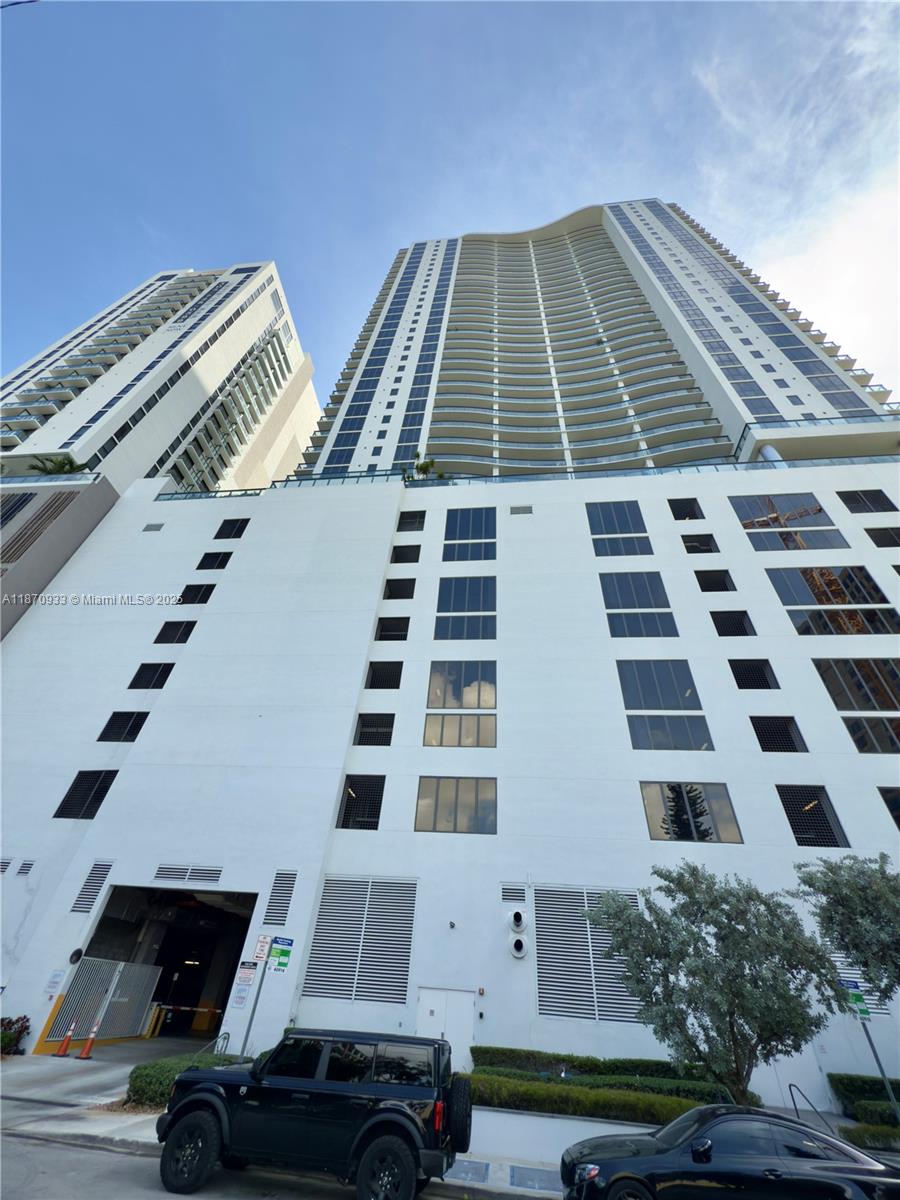 CANVAS CONDO - Residential Lease