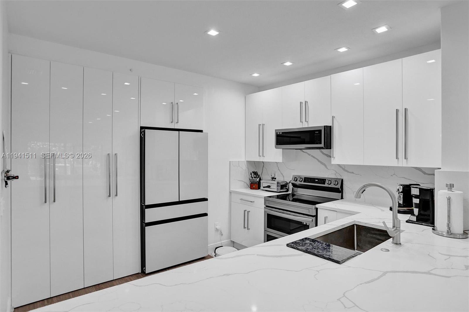 LA MIRAGE OF HARBOR VILG - Residential