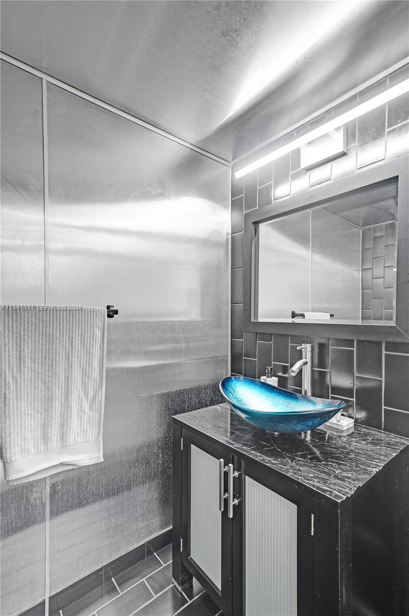 LA MIRAGE OF HARBOR VILG - Residential