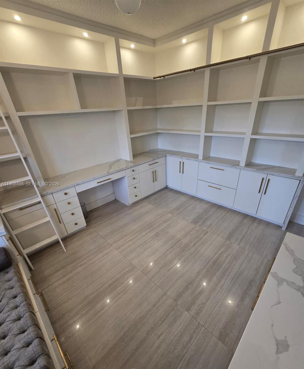 ESTATE MANSIONS 1ST ADDN - Residential