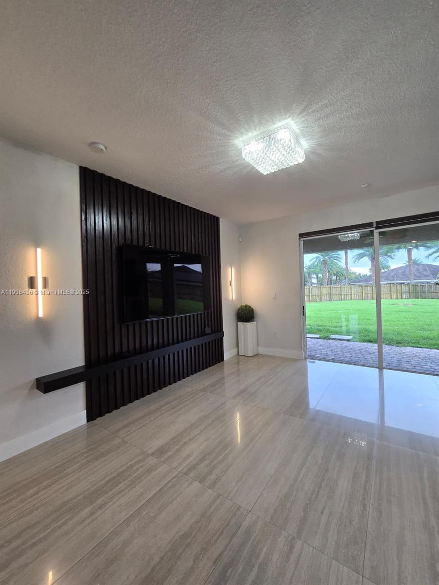 ESTATE MANSIONS 1ST ADDN - Residential