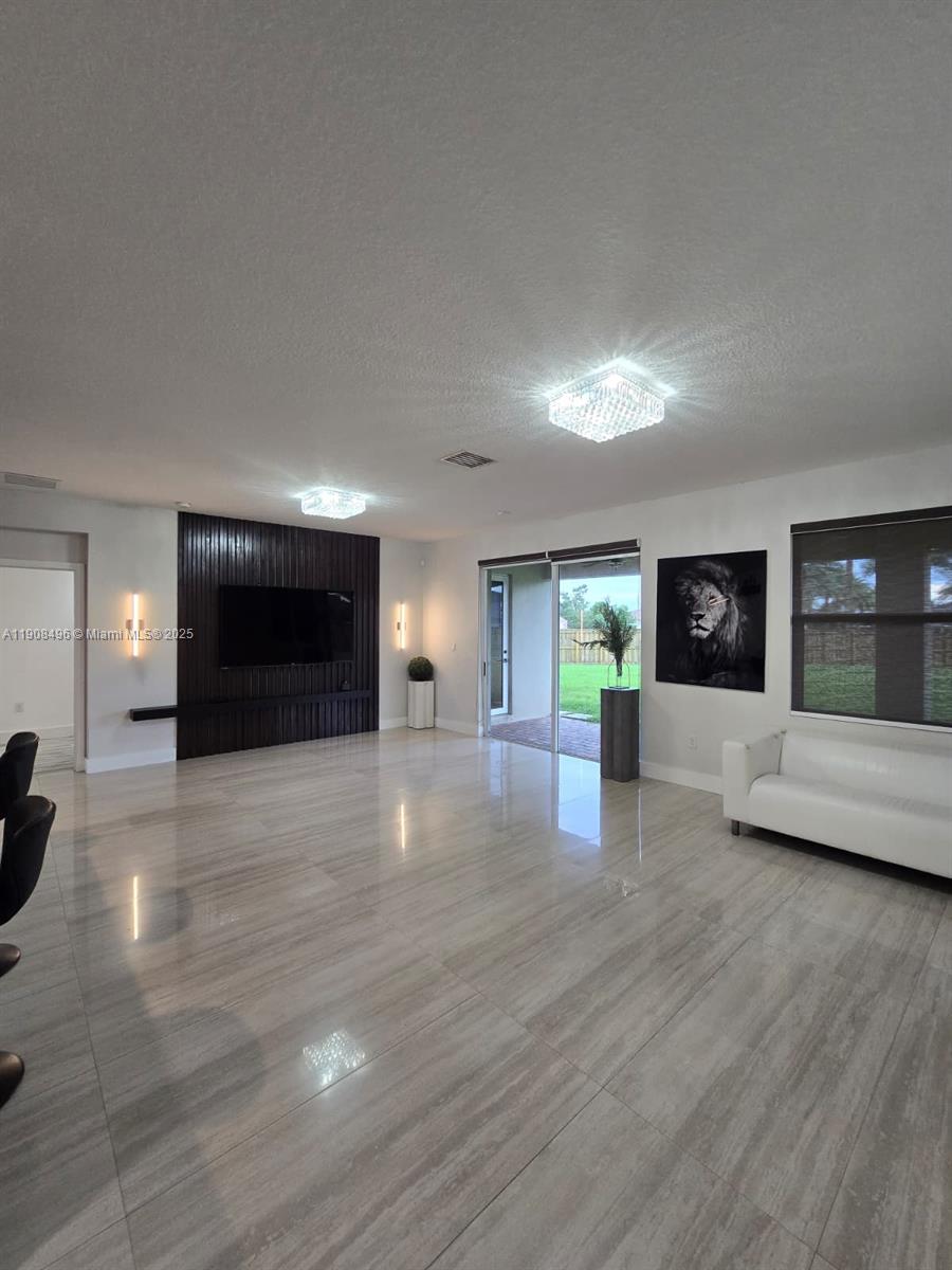 ESTATE MANSIONS 1ST ADDN - Residential