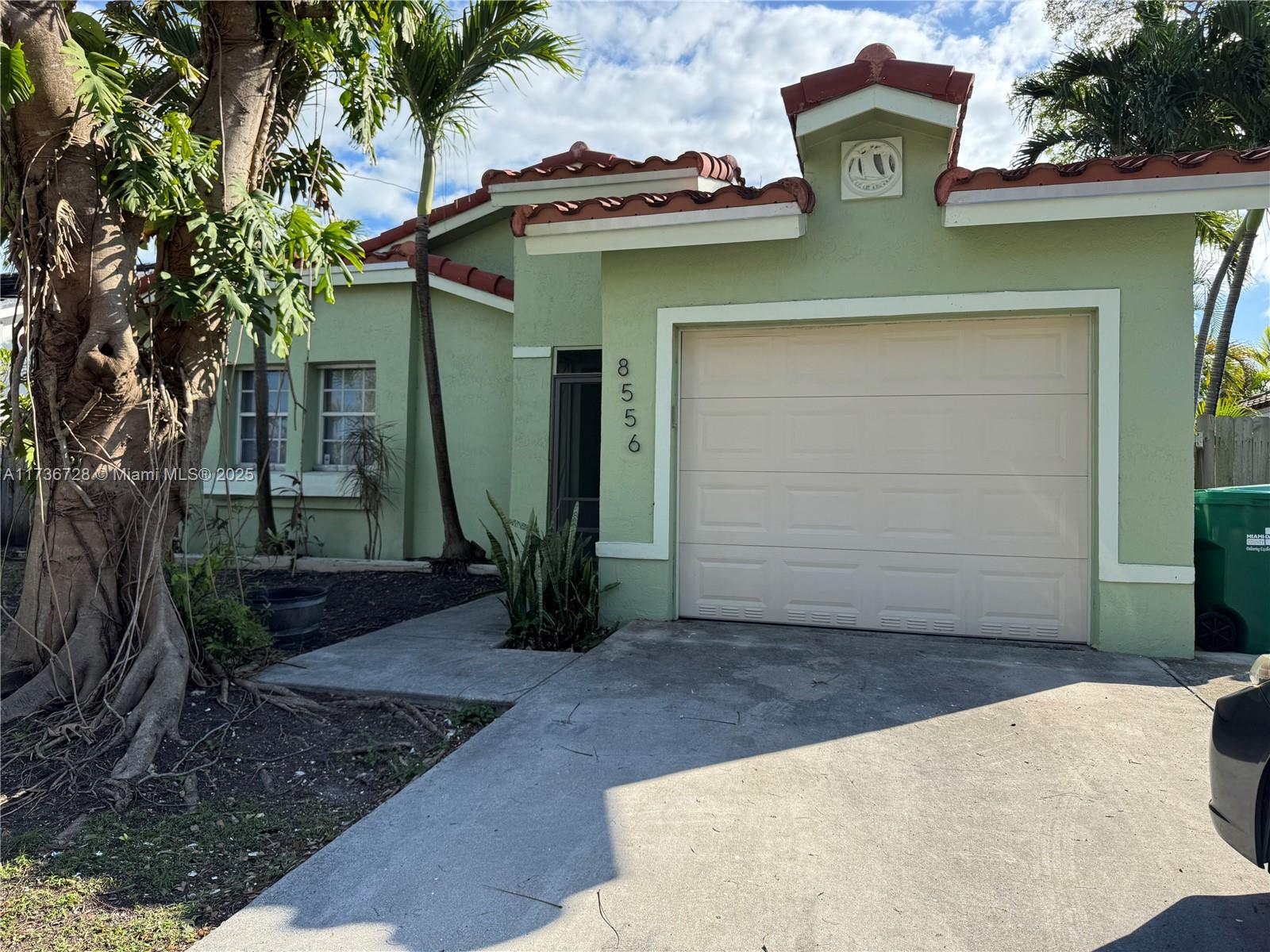 8556 Sw 210th Ter 1, Cutler Bay, Miami-Dade County, Florida - 3 Bedrooms  
2 Bathrooms - 