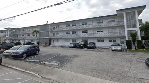 467 Golden Isles Dr 307 Hallandale Beach FL 33009