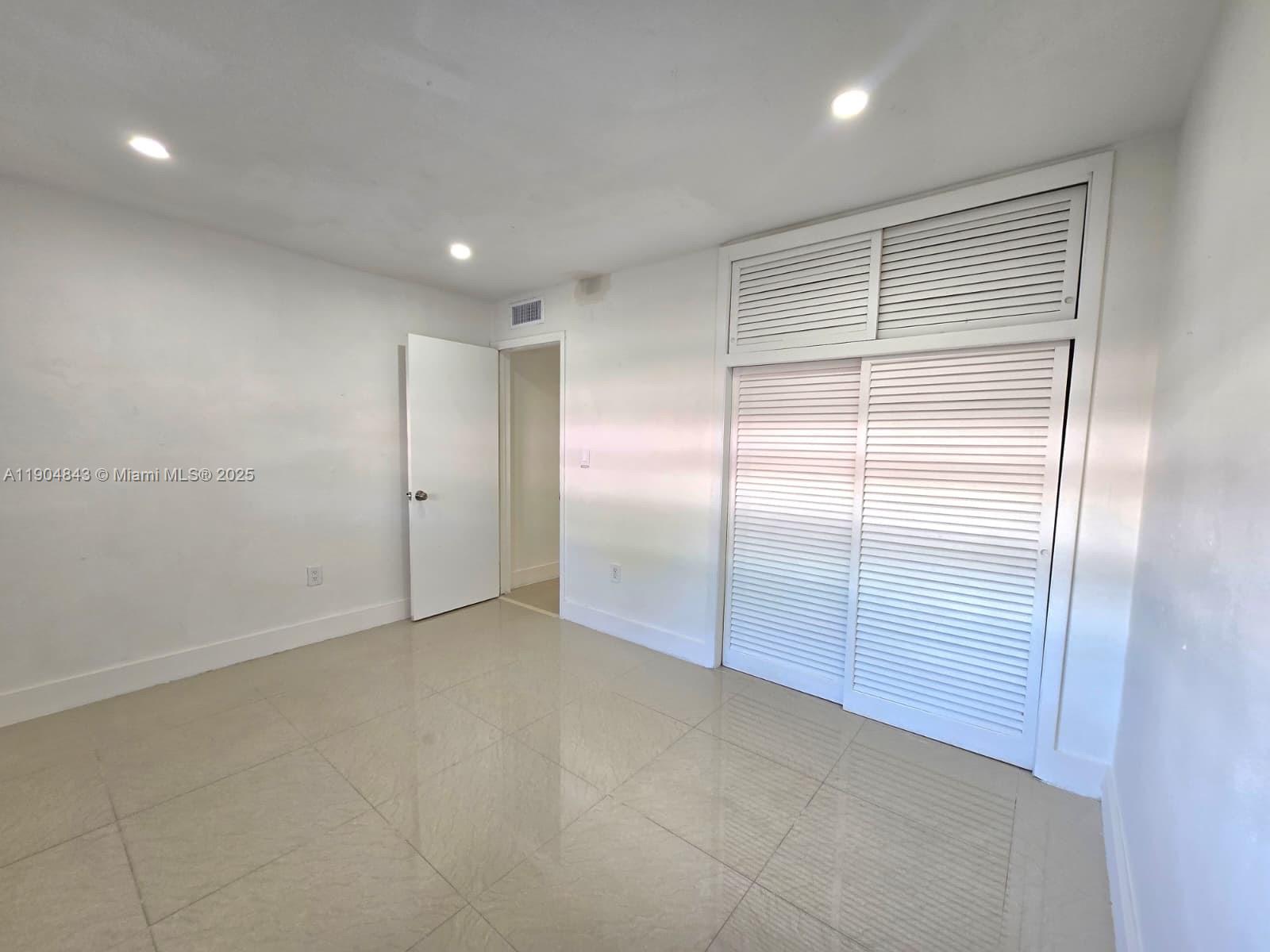 VILLAGE AT DADELAND CONDO - Residential