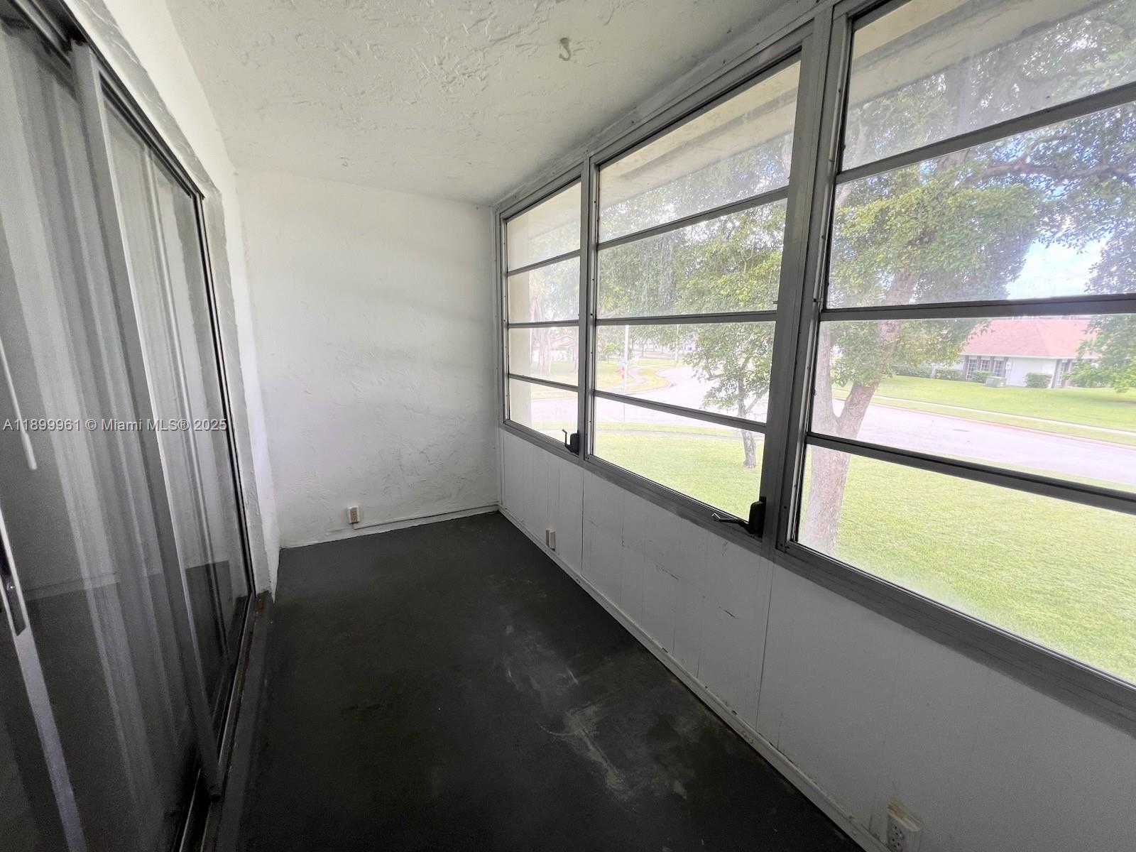 LAKEWOOD ON THE GREEN CON - Residential Lease