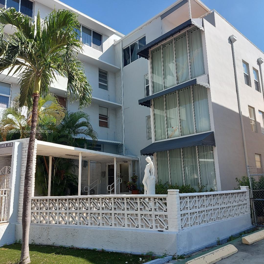 BUY 2 UNITS AT HOLIDAY TOWERS CONDOMINIUM, JUST ONE BLOCK FROM THE BEACH, VERY EASY TO RENT AND MANAGE. INVESTMENT YIELD OF 6%, BOTH UNITS ARE SOLD FULLY FURNISHED. CALL LISTING AGENT FOR MORE INFO.