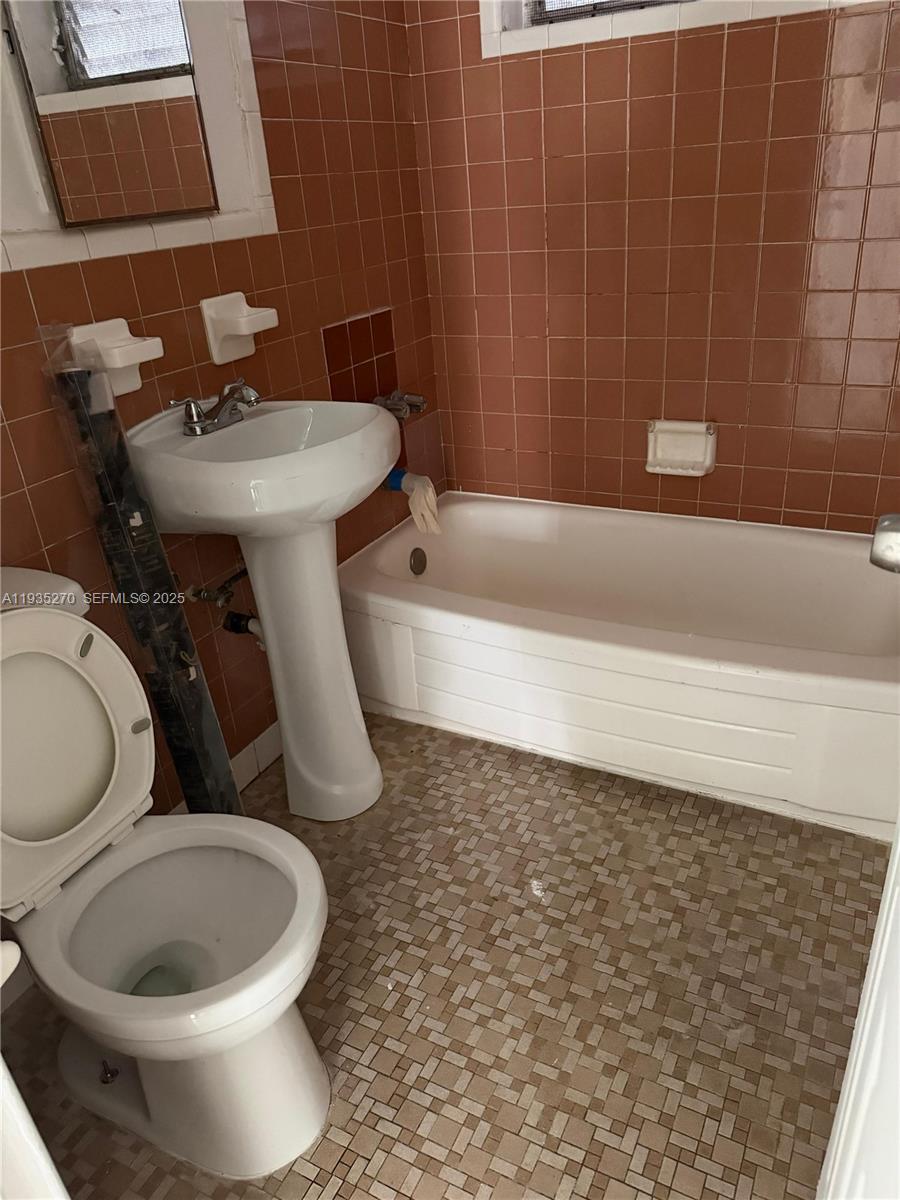 ALTOS DEL MAR NO 3 - Residential Lease