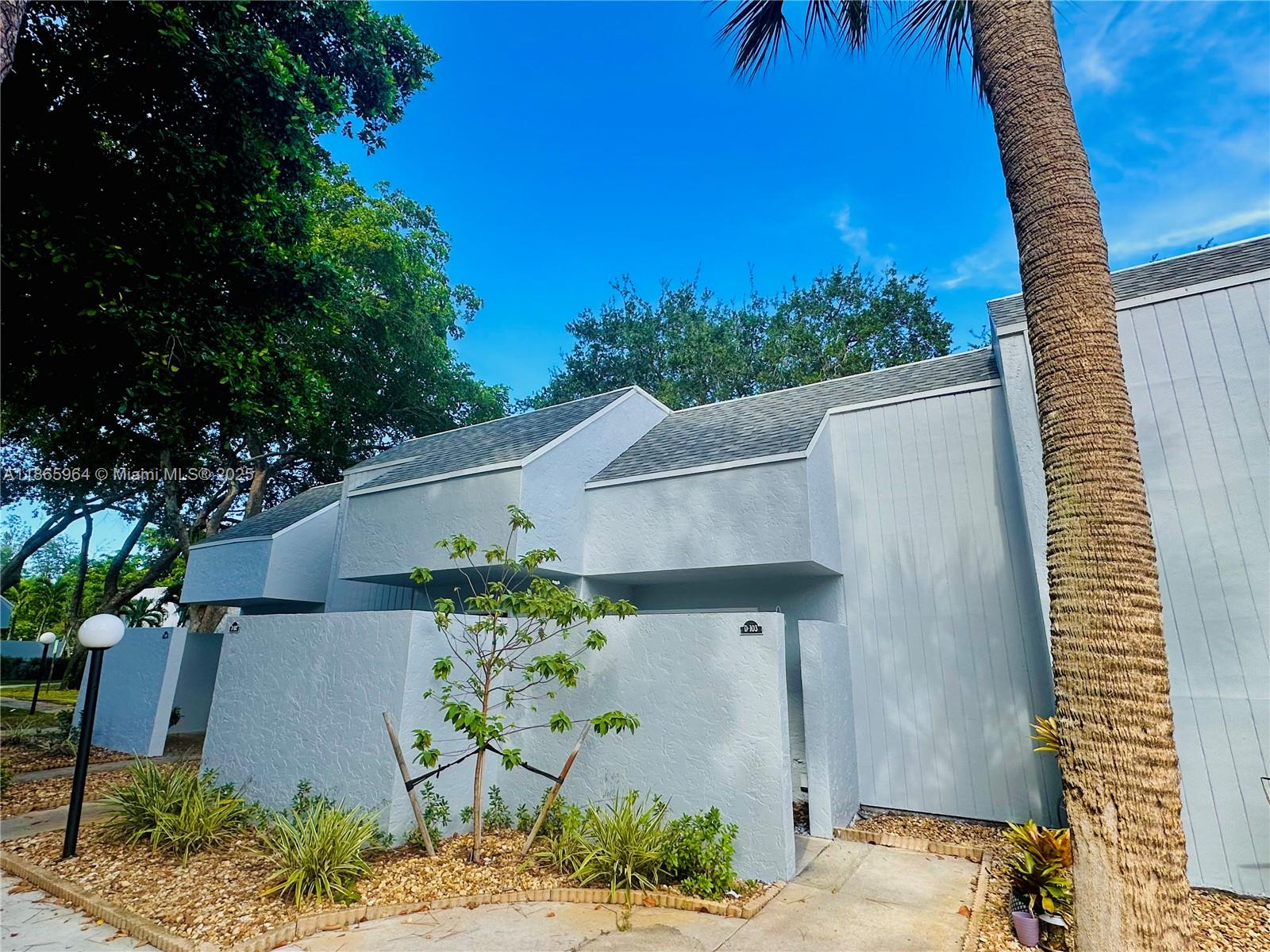 33 Deer Creek Rd D103