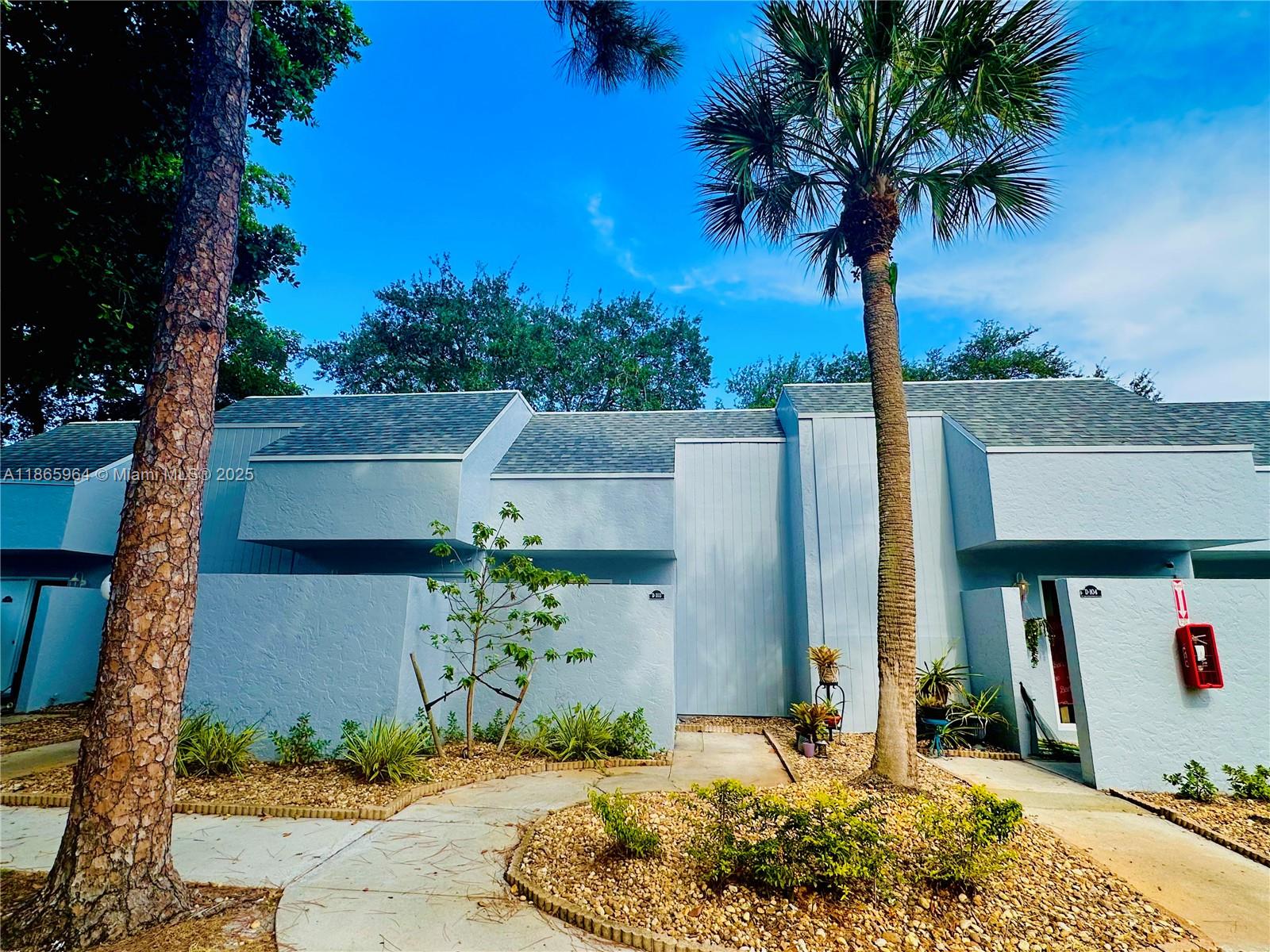 Stunning loft-style 1 bed, 2 bath unit featuring washer & dryer inside and freshly painted throughout. Brand-new roof and high vaulted ceilings create a bright, open, and spacious atmosphere. Close to the beach, top restaurants, and popular shopping malls, offering the best of coastal living. Pet-friendly community with a welcoming vibe. Vibrant lifestyle of the area!