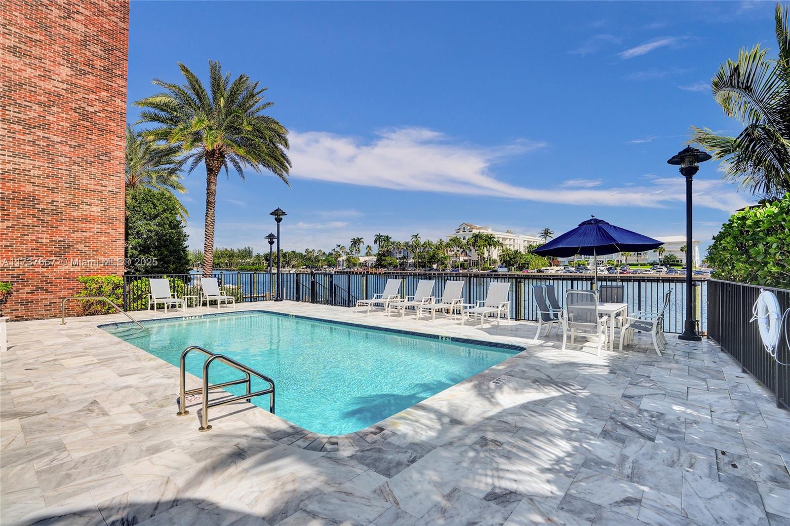 TOWNHOUSES AT HARBOR BEAC - Residential