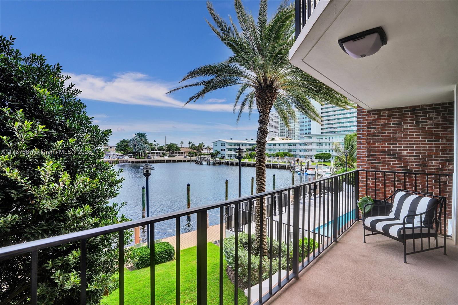 TOWNHOUSES AT HARBOR BEAC - Residential