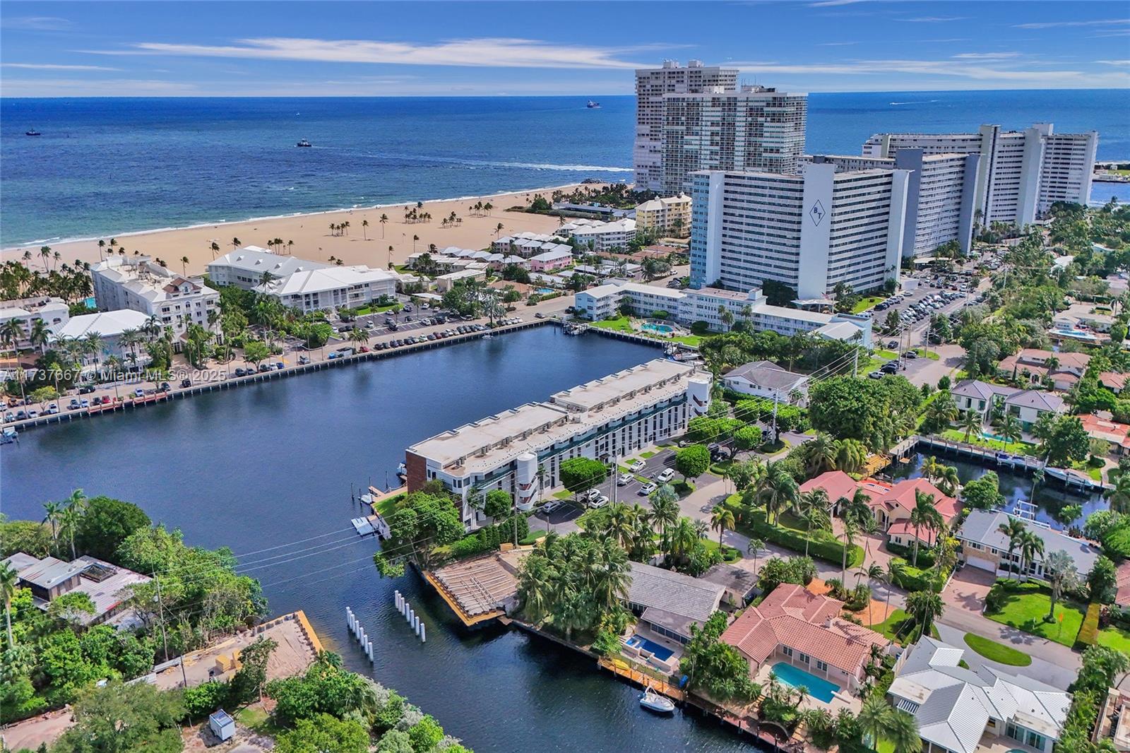 TOWNHOUSES AT HARBOR BEAC - Residential