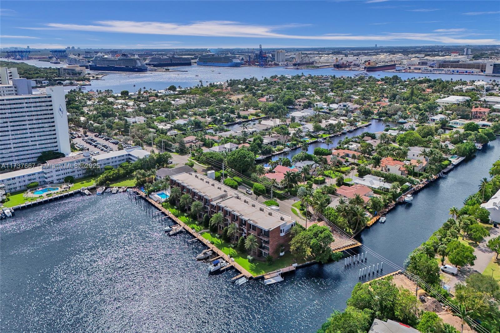 TOWNHOUSES AT HARBOR BEAC - Residential