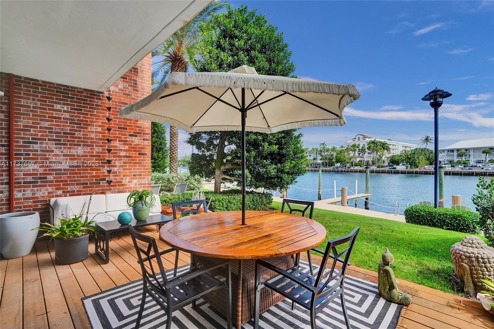 TOWNHOUSES AT HARBOR BEAC - Residential