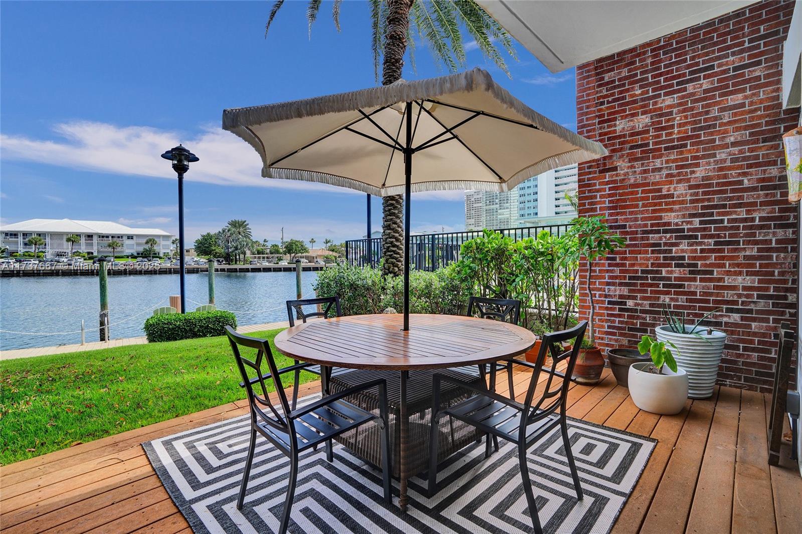 TOWNHOUSES AT HARBOR BEAC - Residential