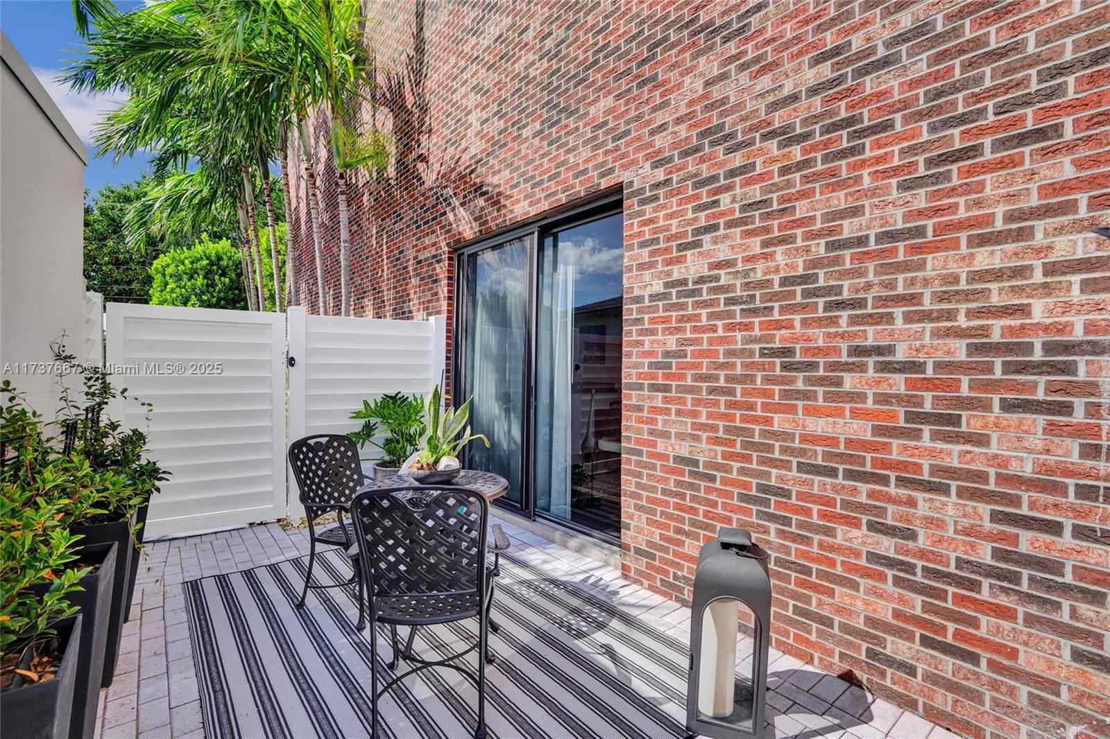 TOWNHOUSES AT HARBOR BEAC - Residential