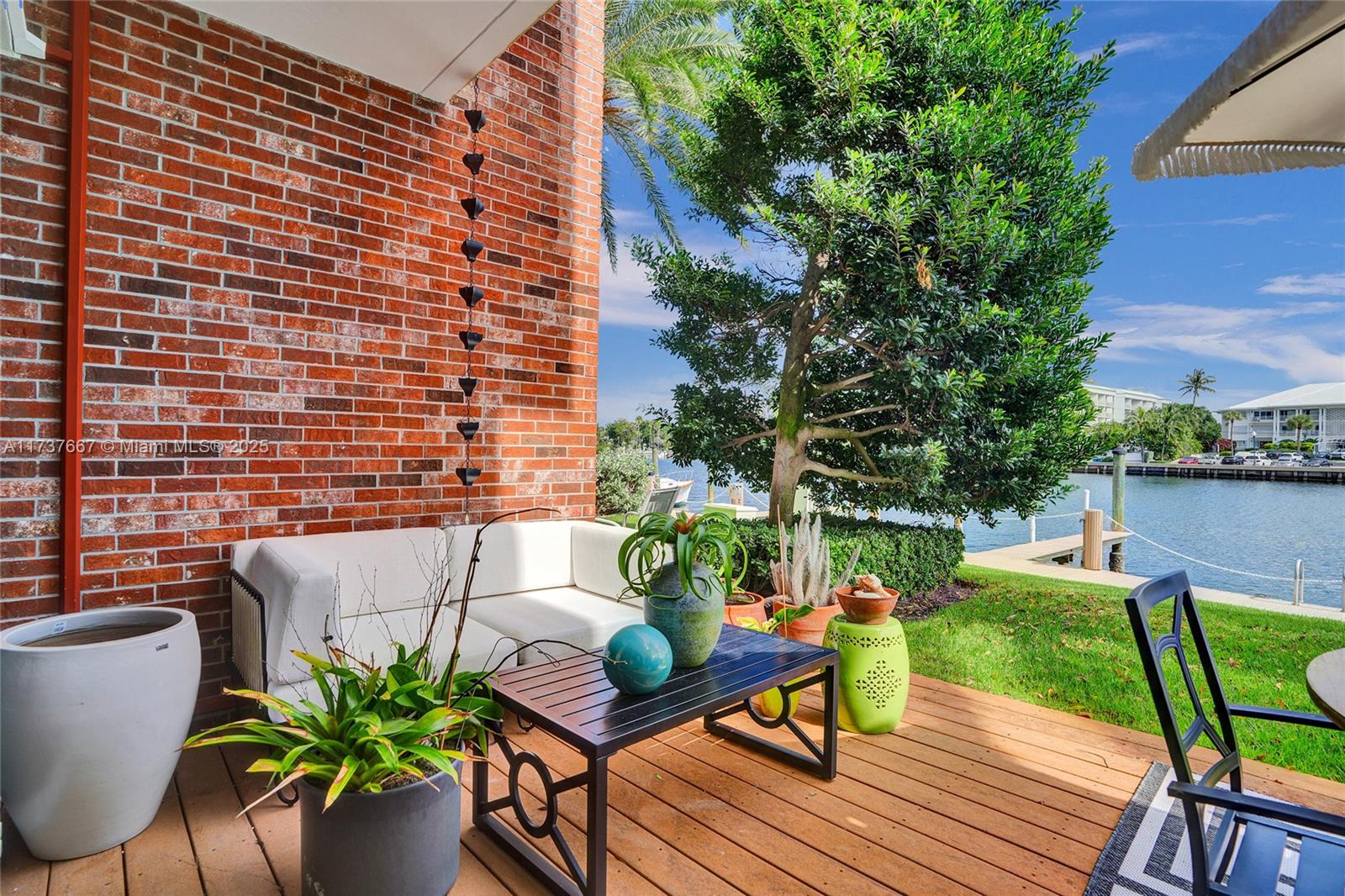 TOWNHOUSES AT HARBOR BEAC - Residential