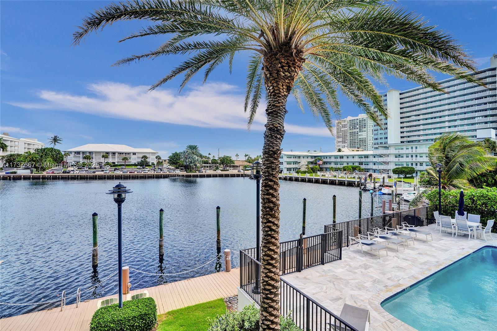 TOWNHOUSES AT HARBOR BEAC - Residential