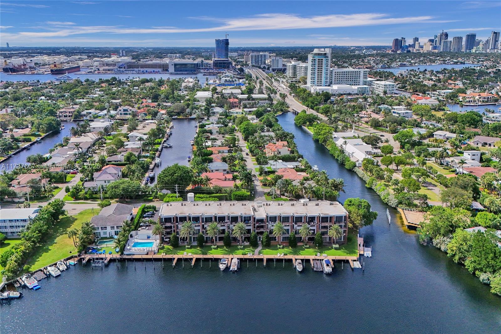 TOWNHOUSES AT HARBOR BEAC - Residential