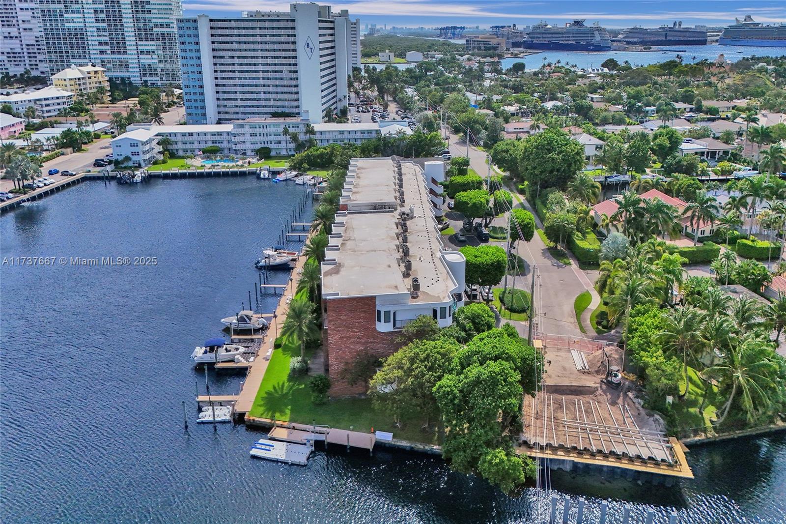 TOWNHOUSES AT HARBOR BEAC - Residential