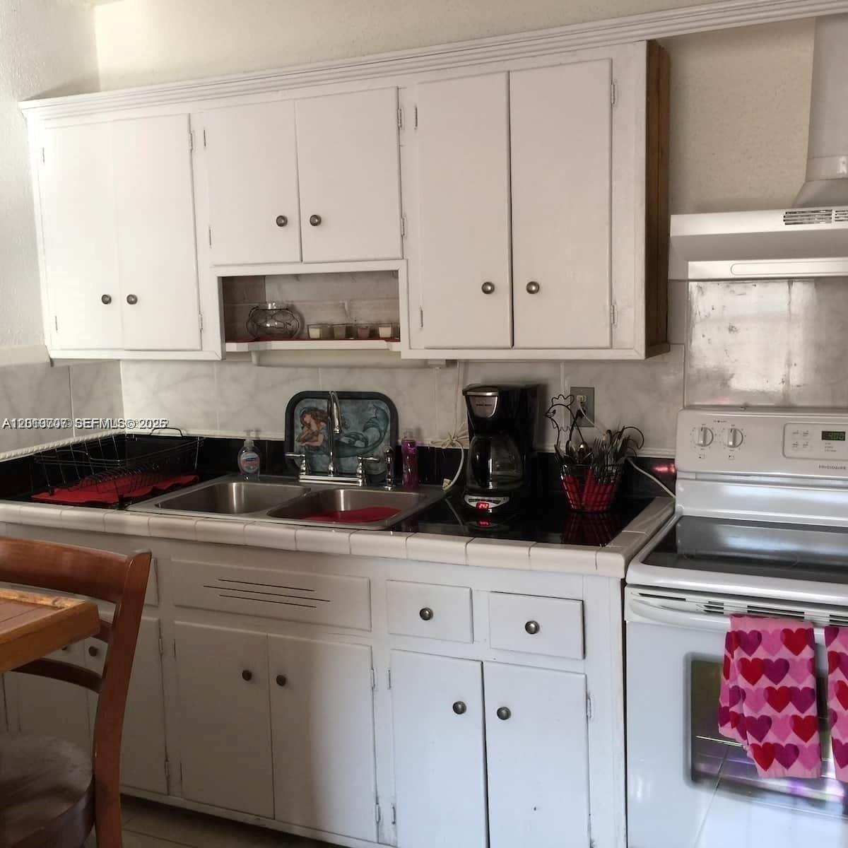 HOLLYWOOD TERRACE - Residential