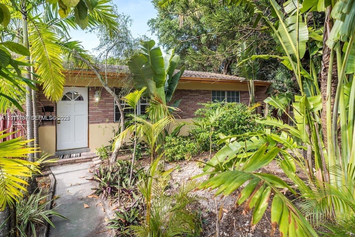 HOLLYWOOD TERRACE - Residential