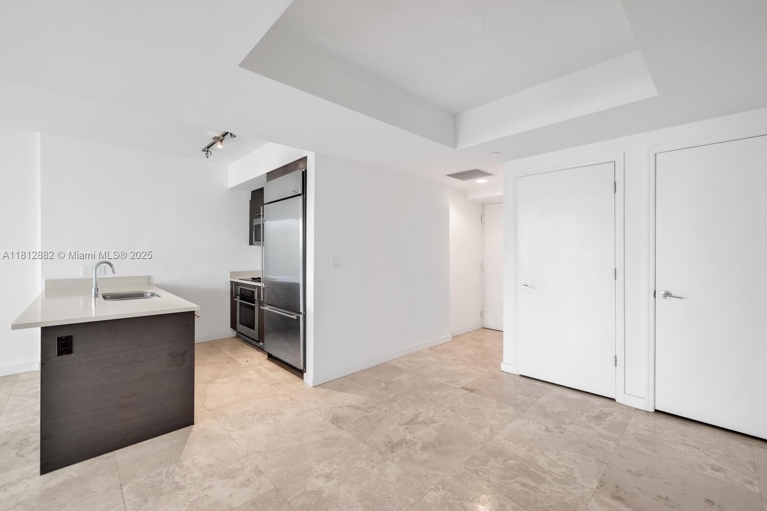 500 Brickell Ave 400