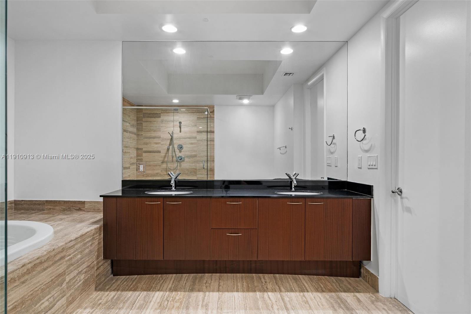 TDR TOWER I CONDO - Residential Lease