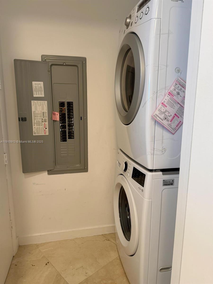 TDR TOWER I CONDO - Residential Lease