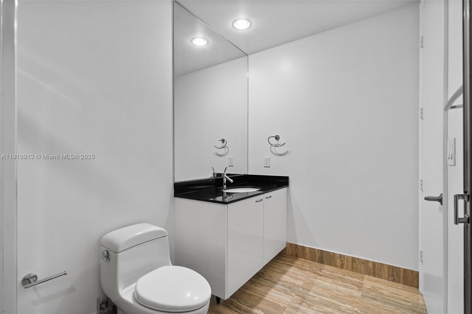 TDR TOWER I CONDO - Residential Lease