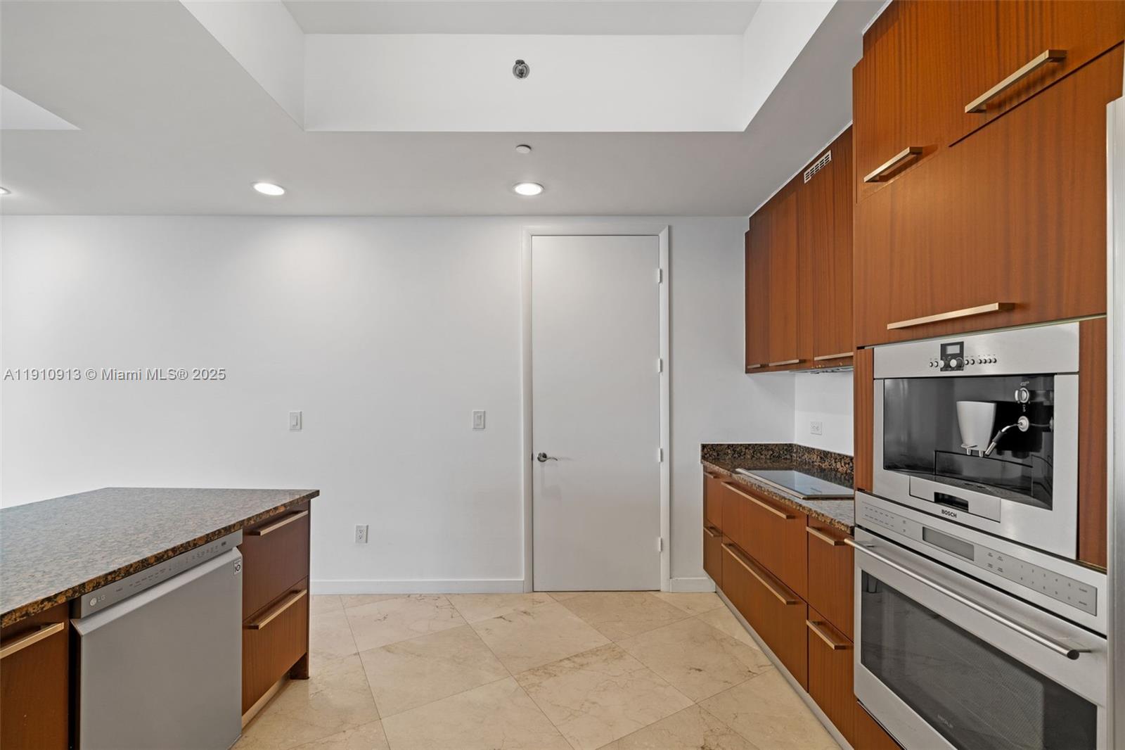 TDR TOWER I CONDO - Residential Lease