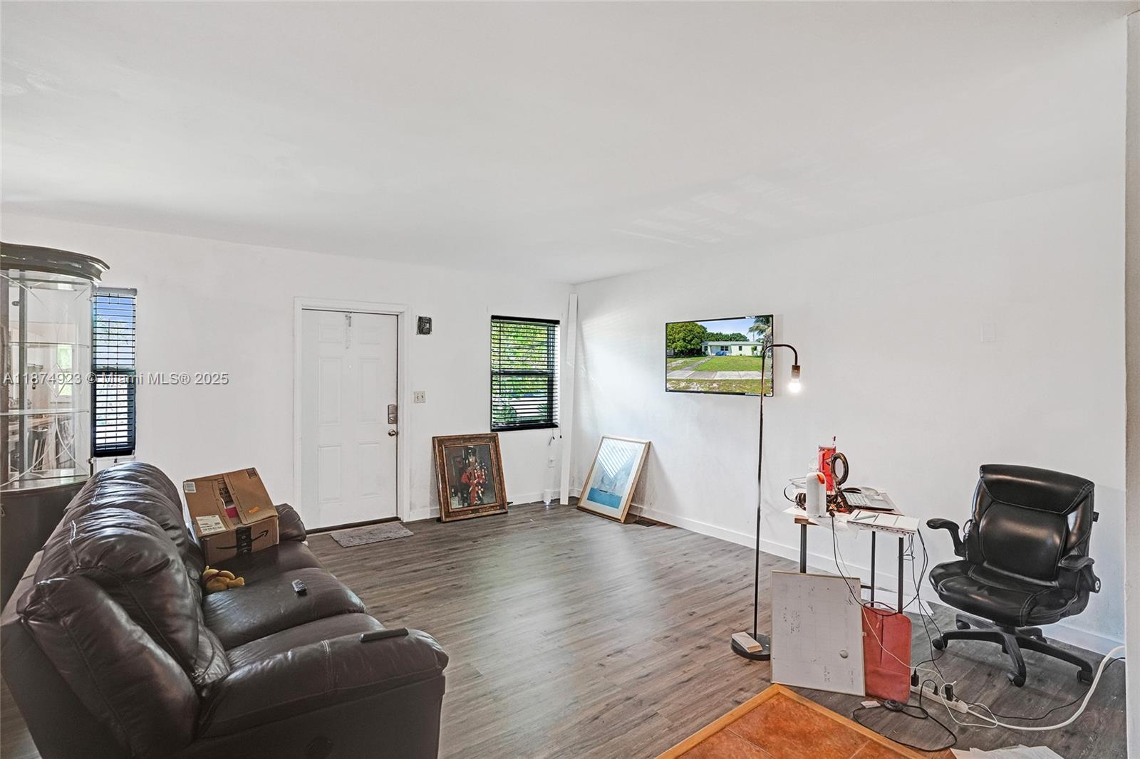 301 NW 190th St