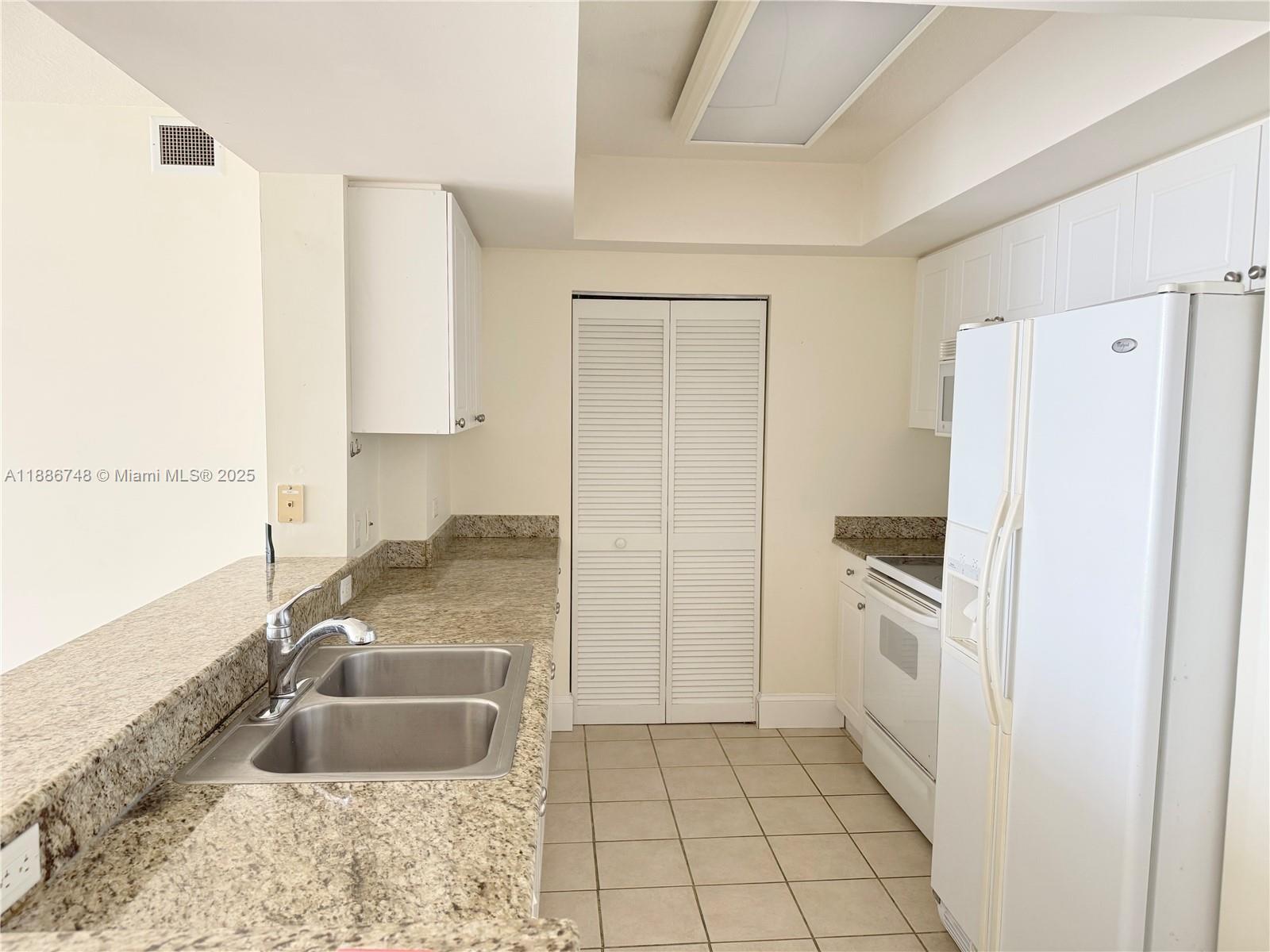 TURNBERRY ON THE GREEN CO - Residential