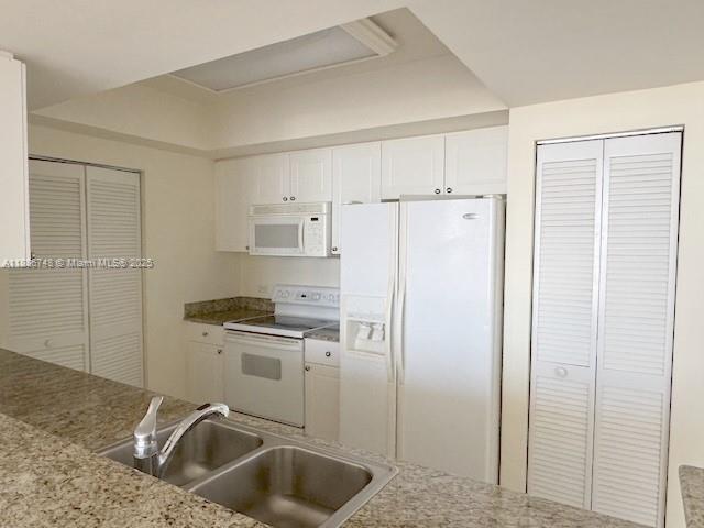 TURNBERRY ON THE GREEN CO - Residential