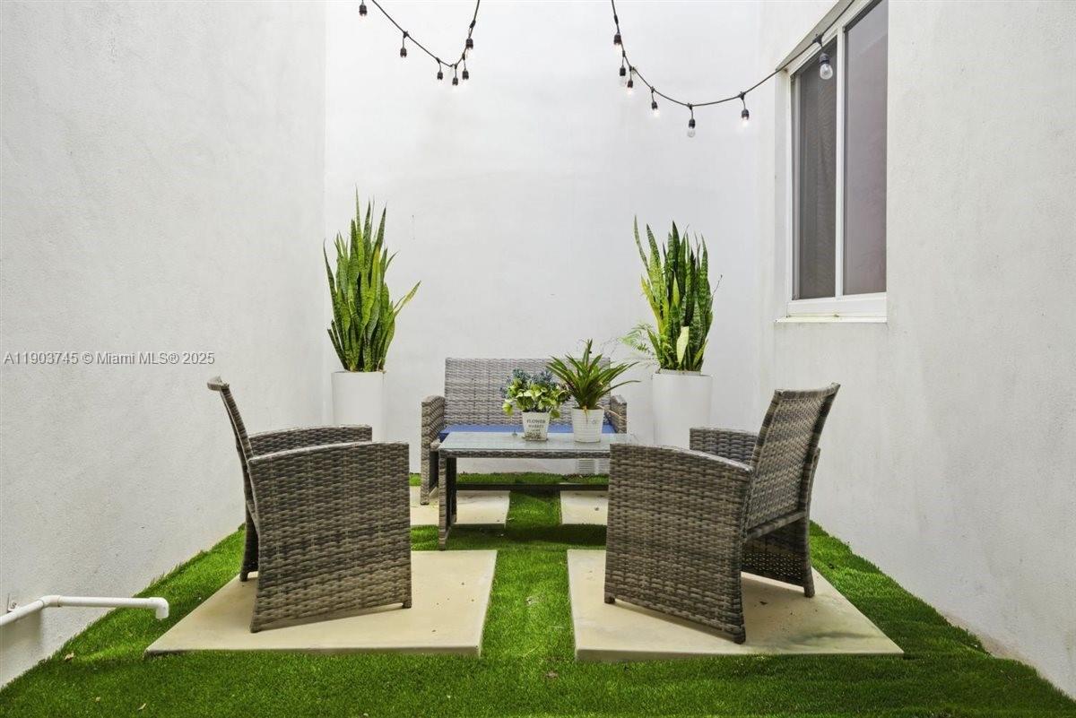 LANDMARK AT DORAL CENTRAL - Residential Lease