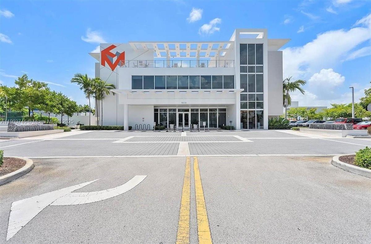 LANDMARK AT DORAL CENTRAL - Residential Lease