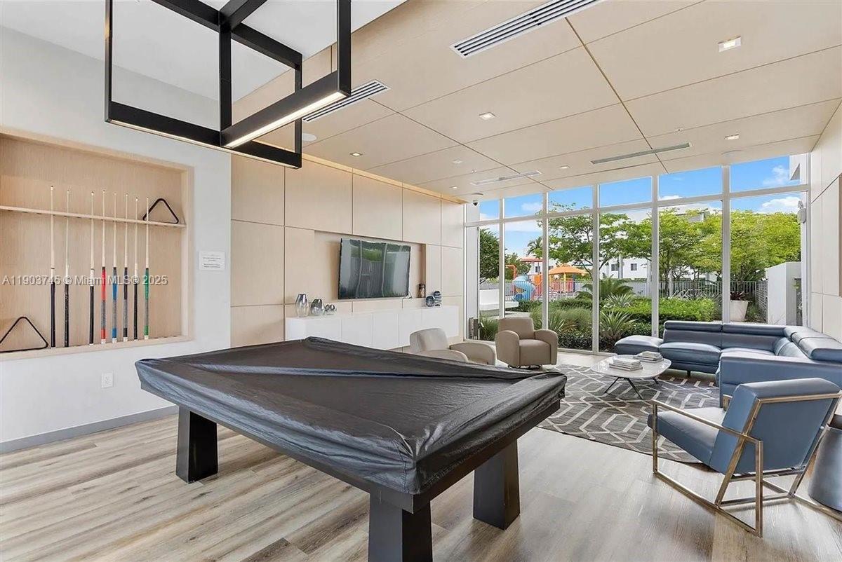 LANDMARK AT DORAL CENTRAL - Residential Lease