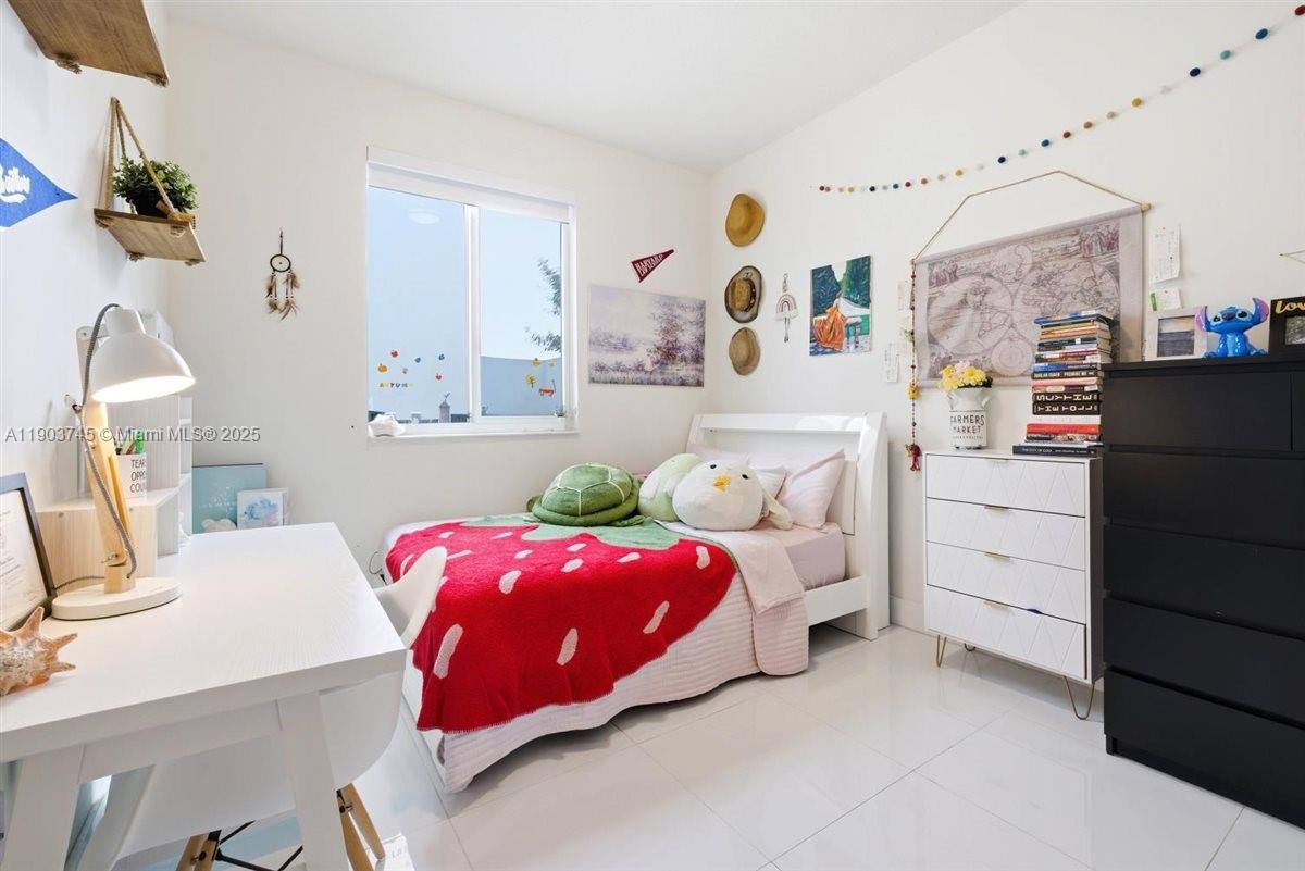 LANDMARK AT DORAL CENTRAL - Residential Lease