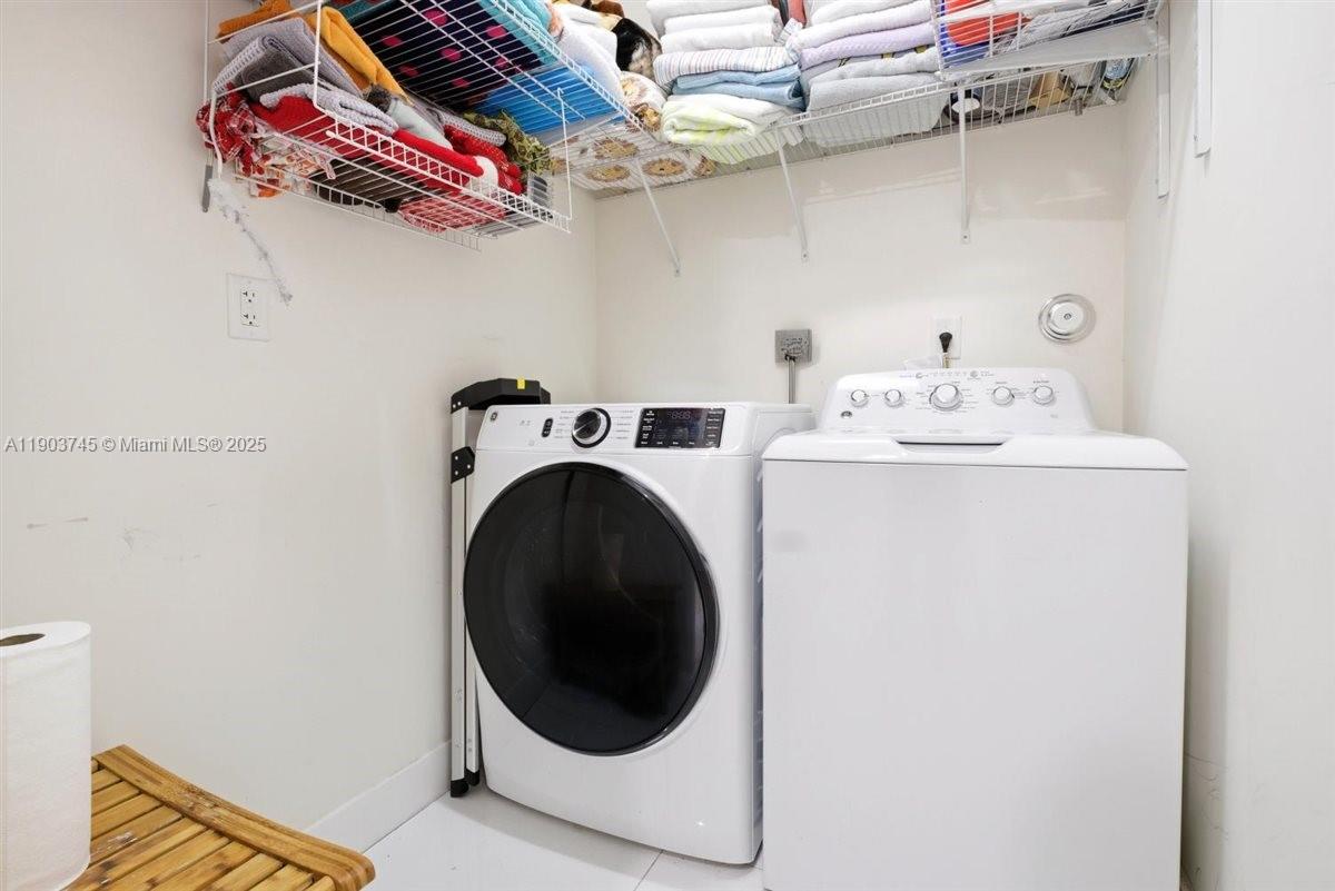 LANDMARK AT DORAL CENTRAL - Residential Lease