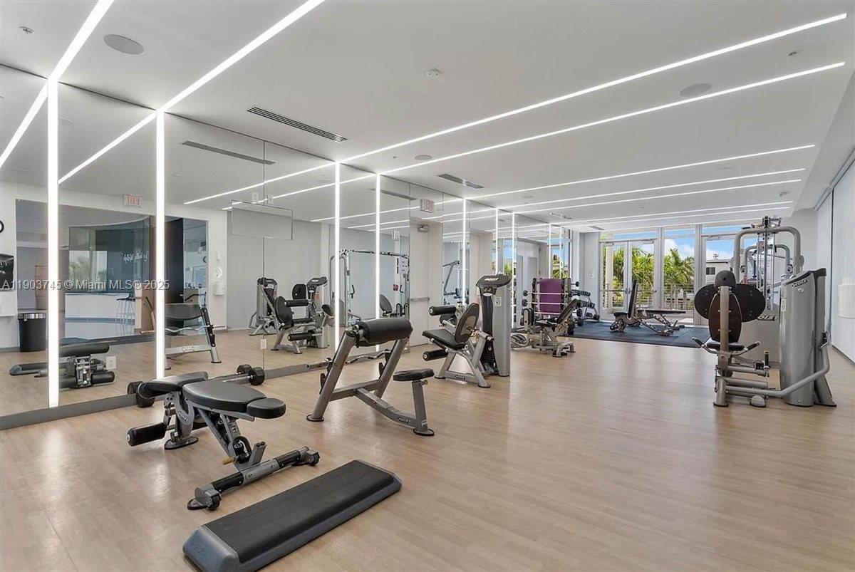 LANDMARK AT DORAL CENTRAL - Residential Lease