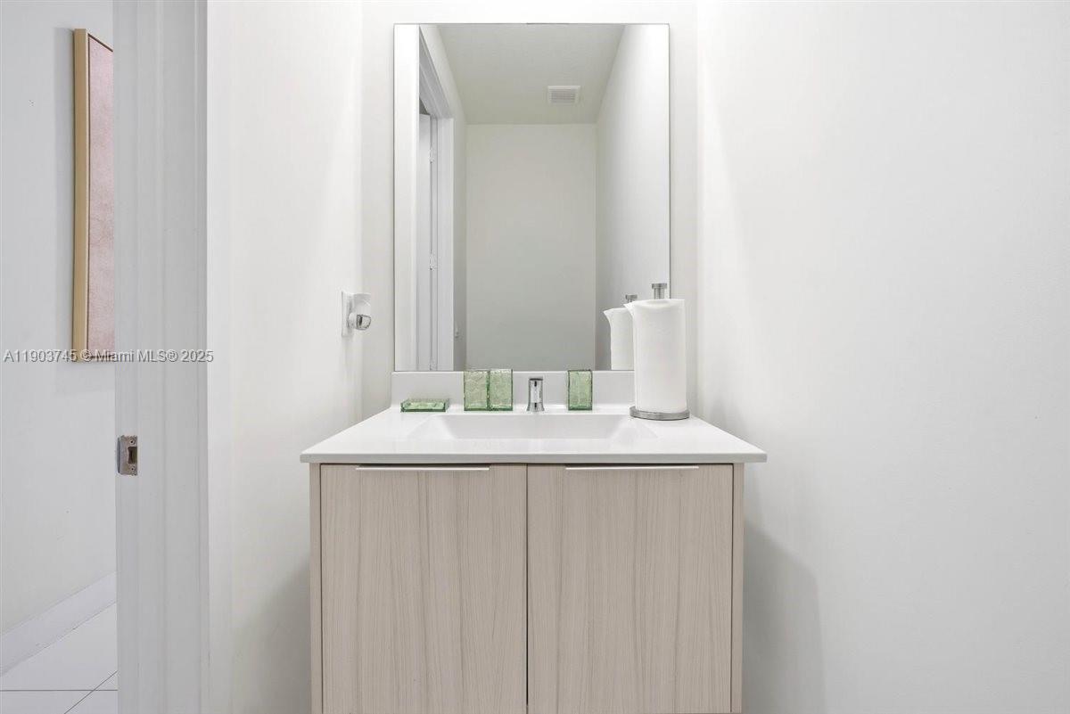 LANDMARK AT DORAL CENTRAL - Residential Lease