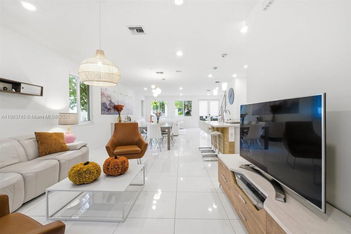 LANDMARK AT DORAL CENTRAL - Residential Lease