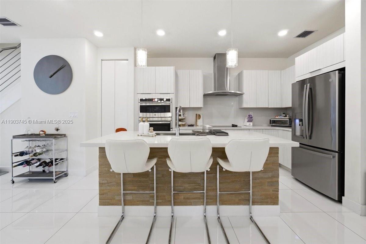 LANDMARK AT DORAL CENTRAL - Residential Lease