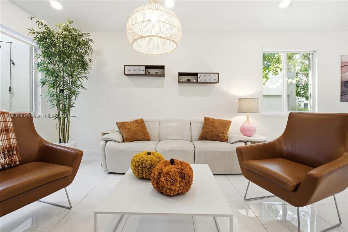 LANDMARK AT DORAL CENTRAL - Residential Lease