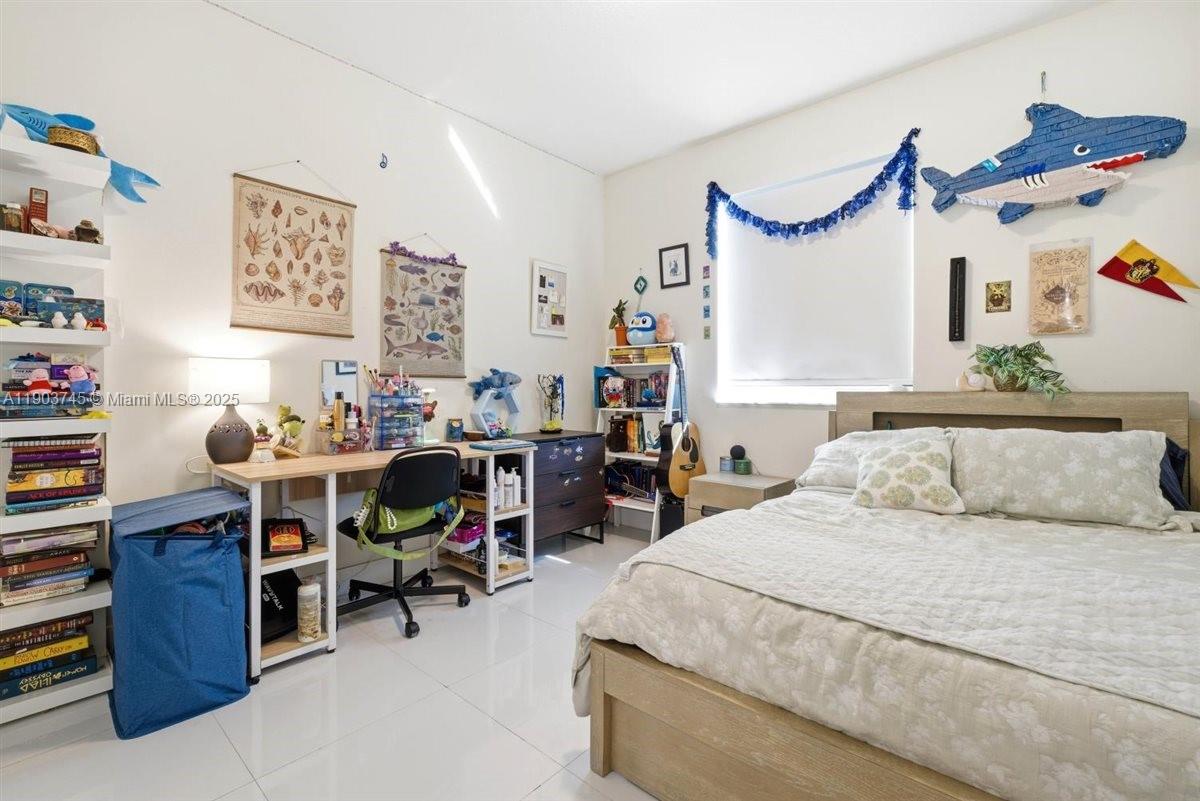 LANDMARK AT DORAL CENTRAL - Residential Lease