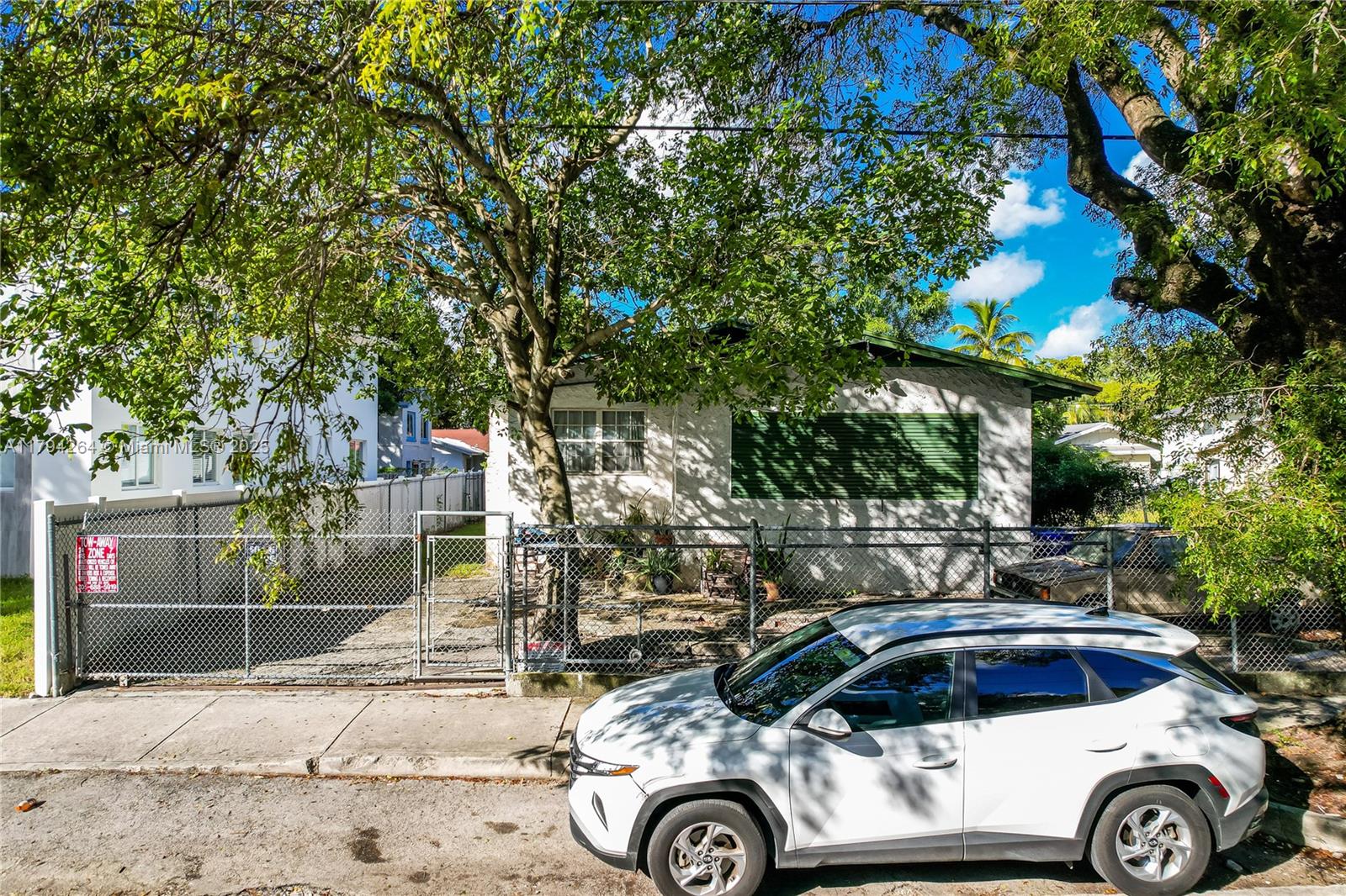 Attention investors & developers! An exclusive opportunity awaits you with this 5,000 SF lot, zoned as T-4R,
offering the potential to develop up to 8 units under the attainable mixed-income housing program, under the
Miami 21 zoning code. Strategically located just a block away from Midtown shops & within walking distance to the
vibrant Wynwood Arts District, this property's prime position extends its allure to the Design District, Brickell,
world-renowned art galleries, antique shops, artisanal eateries, bars, shopping, & much more. Moreover, its
convenient 15-minute drive to both MIA & Miami Beach ensures seamless access to major transportation routes,
including the primary expressways I-95 & I-395. Don't let this prime opportunity in a thriving & well- connected
area slip away!
